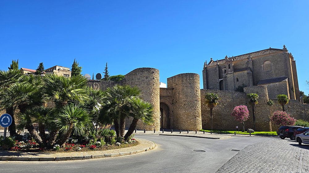 Qué ver en Nerja: Puerta Almocábar