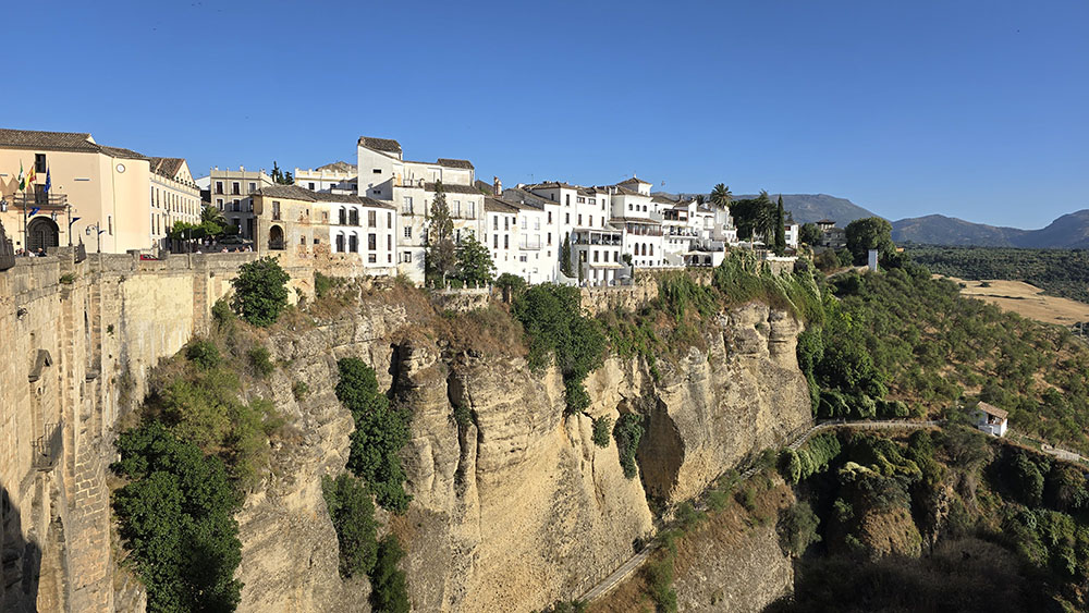 Las vistas que ofrece el Paseo de Blas Infante son uno de los imprescindibles que ver en Ronda