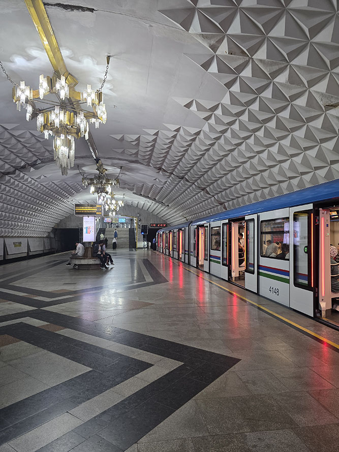 Estación de metro Beruni, una de las estaciones de metro más bonitas deTashkent