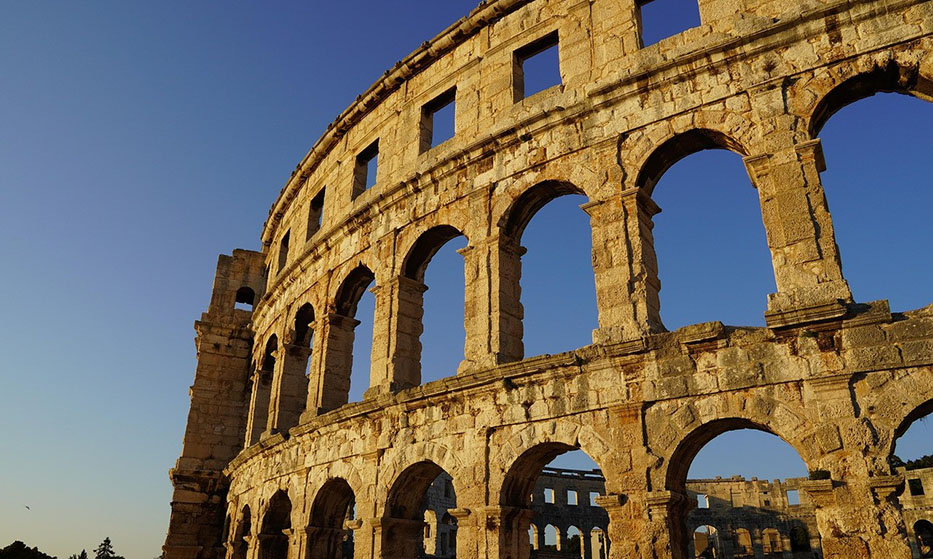 Arena de Pula al atardecer - Ruta por Croacia en 15 días