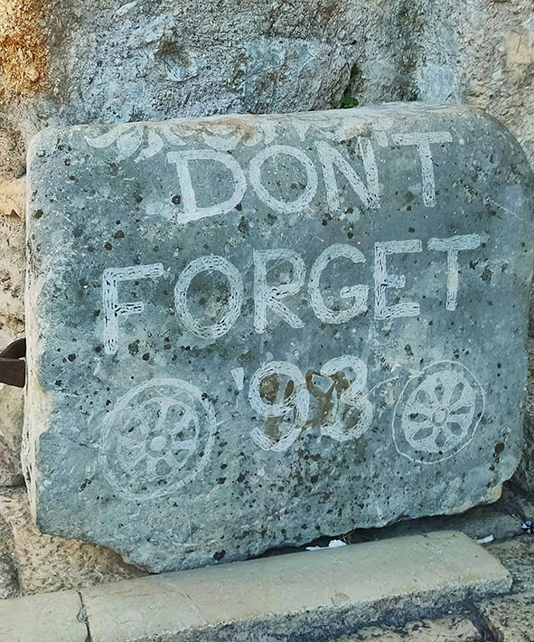 Señales de la Guerra de Bosnia "Don't forget 93", un imprescindible que ver en Mostar