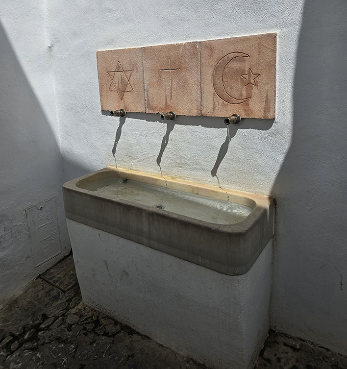 Fuente de las Tres Culturas - Qué ver en Frigiliana