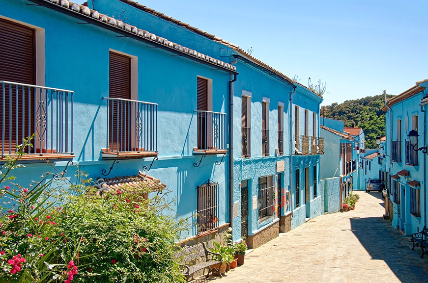 Calles azules en Júzcar, el pueblo de los pitufos - Qué ver en Ronda