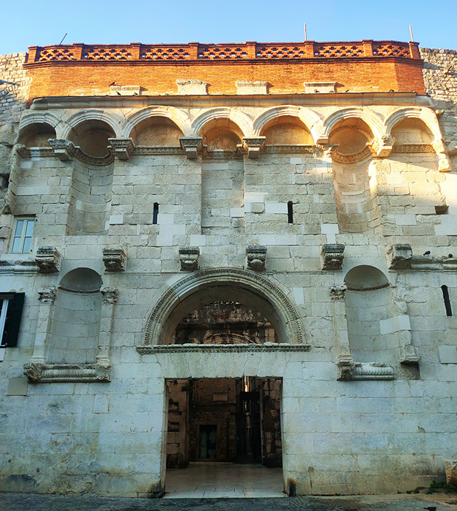 Puerta Áurea, la principal que ver en Split