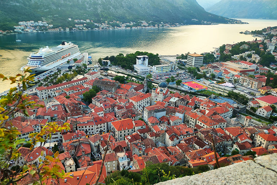 Tejados de Kotor desde las escaleras que suben al Castillo San Juan - Qué ver en Kotor