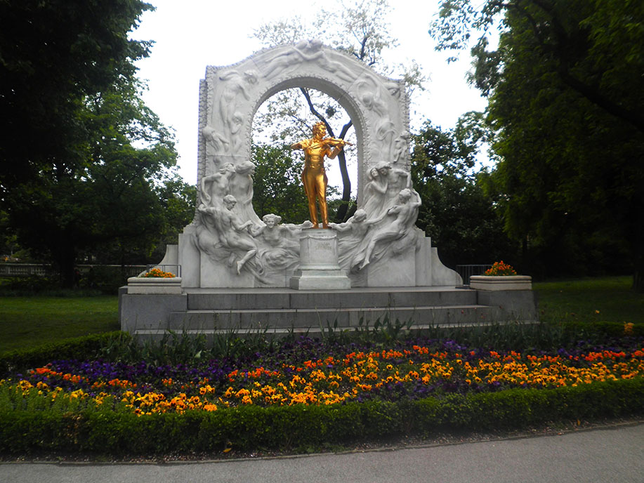 Monumento de Johan Strauss en Stadtpark, junto a Wien Mitte