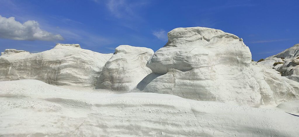 Sarakiniko, el lugar más famoso que ver en Milos