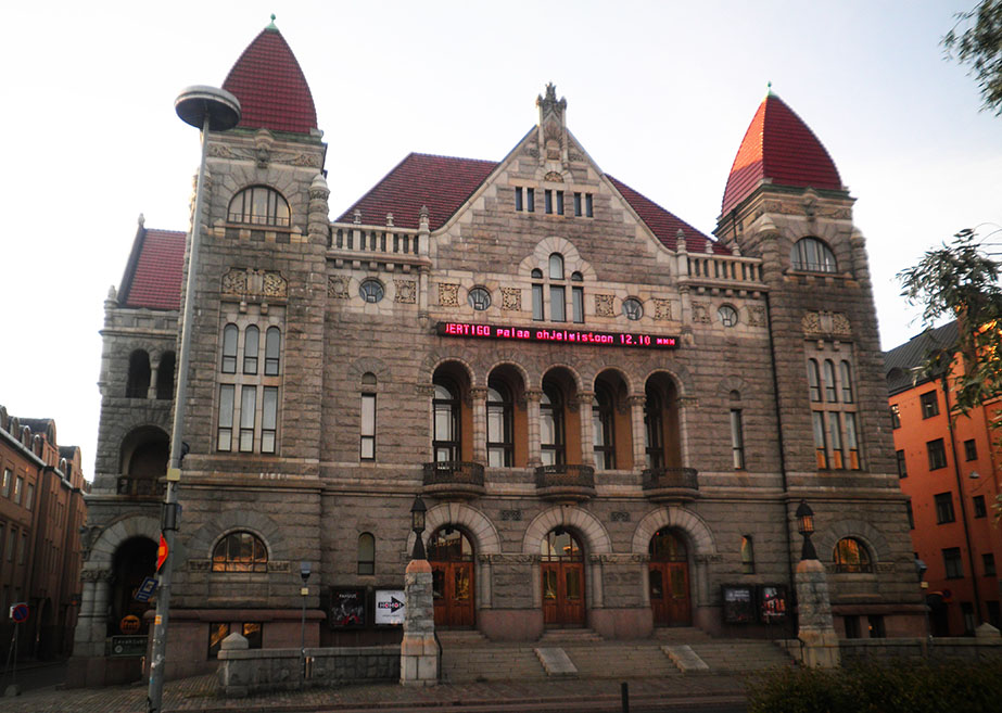 Teatro Nacional de Finlandia. Uno de los edificios más bonitos que ver en Helsinki