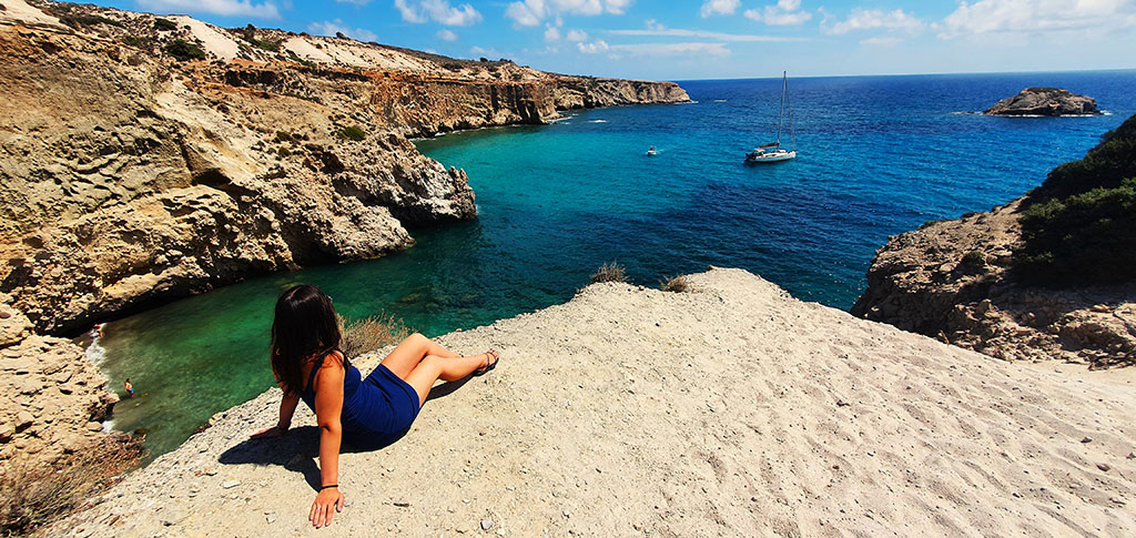 Vistas de la Playa Tsigrado - Ruta por Milos en 4 días