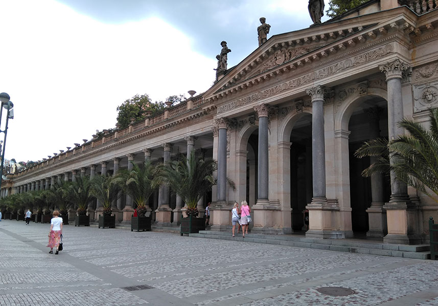 Columnata del Molina, la más grande que ver en Karlovy Vary