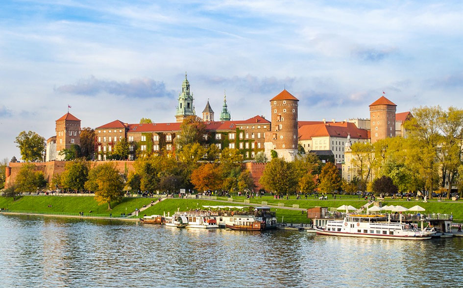 El castillo de Wawel a orillas del río Vístula es una de las mejores cosas que ver en Polonia