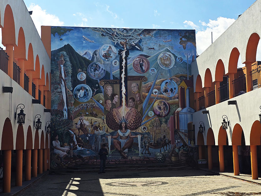 Qué ver en Tequila: el increíble mural de su ayuntamiento
