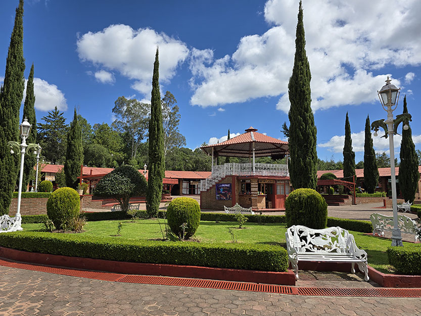 Zona de restaurantes en el Bosque de las Truchas, uno de los mejores lugares que ver en Huasca de Ocampo y donde comer