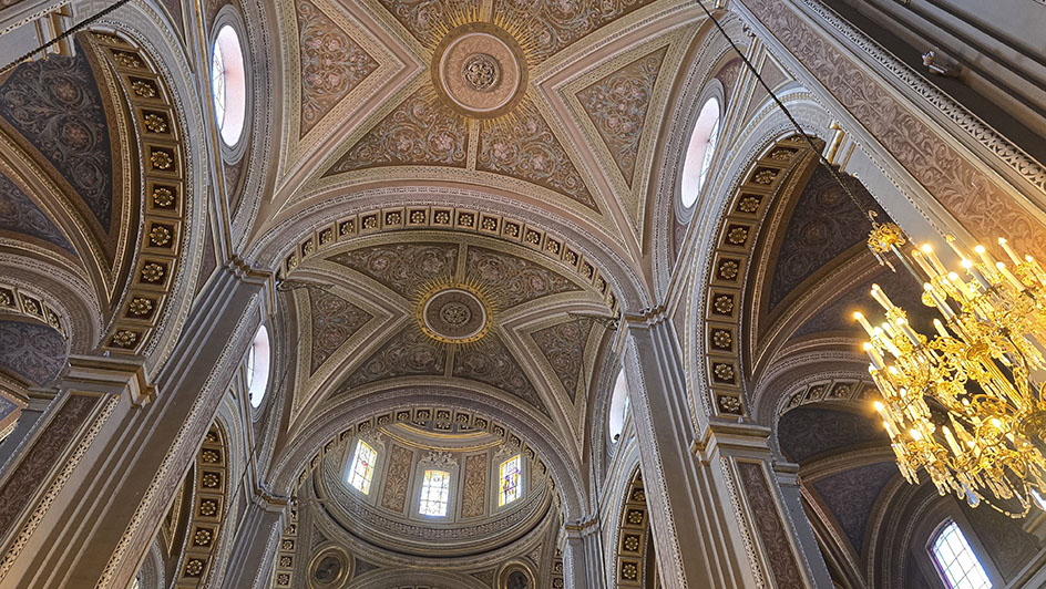 Qué ver en Morelia: entrar dentro de la catedral para admirar sus cúpulas.
