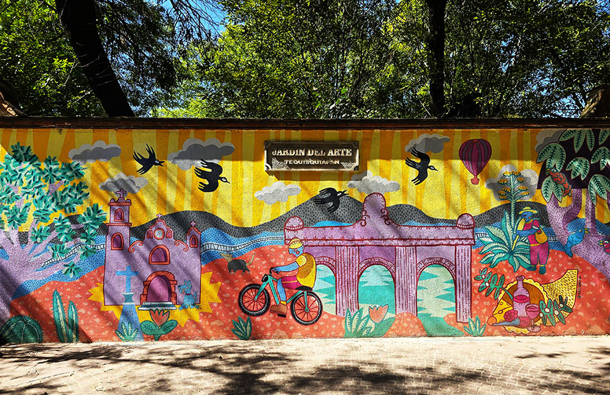 El bonito mural lleno de color del Jardín del Arte, uno de los jardines más bonitos que ver en Tequisquiapan