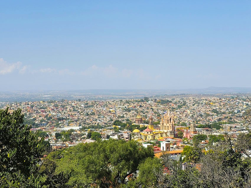 Mirador de San Miguel de Allende con vistas a toda la ciudad especialmente a la parroquia y al Nigromante. Una de las mejores cosas que ver en San Miguel de Allende