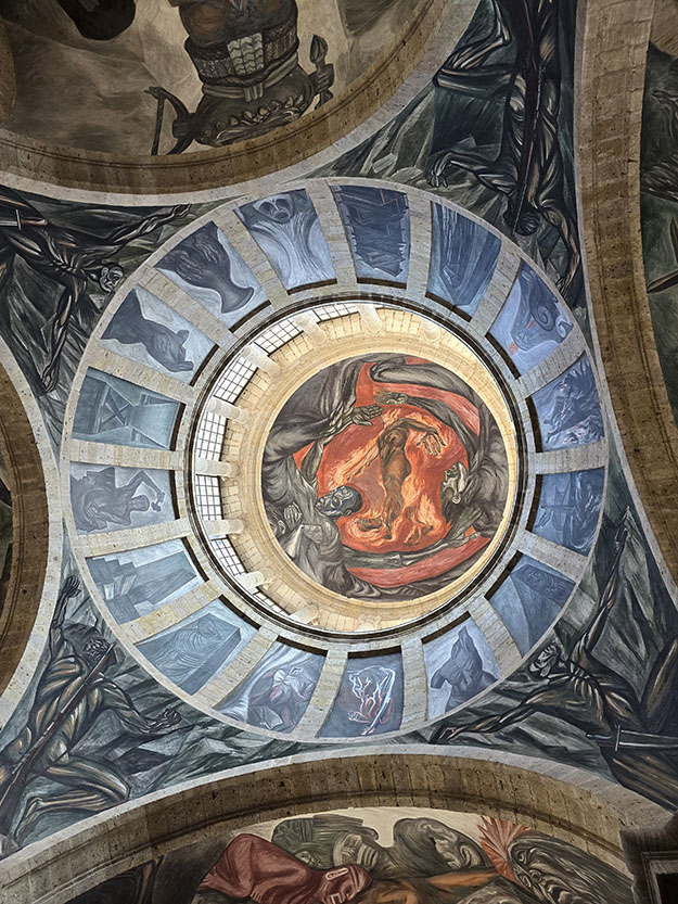 El precioso mural de Orozco en las cúpulas del museo es de los mejor que ver en Guadalajara (México)