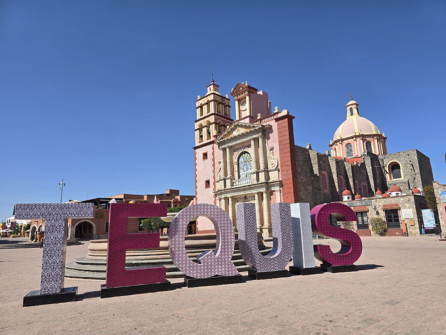 Las Letras de Tequis junto con la Parroquia Santa María de la Asunción, lo mejor que ver en Tequisquiapan