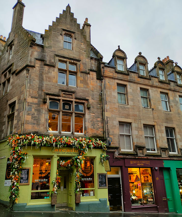 Coloridos locales en Cockburn Street - Qué ver en Edimburgo en 2 días