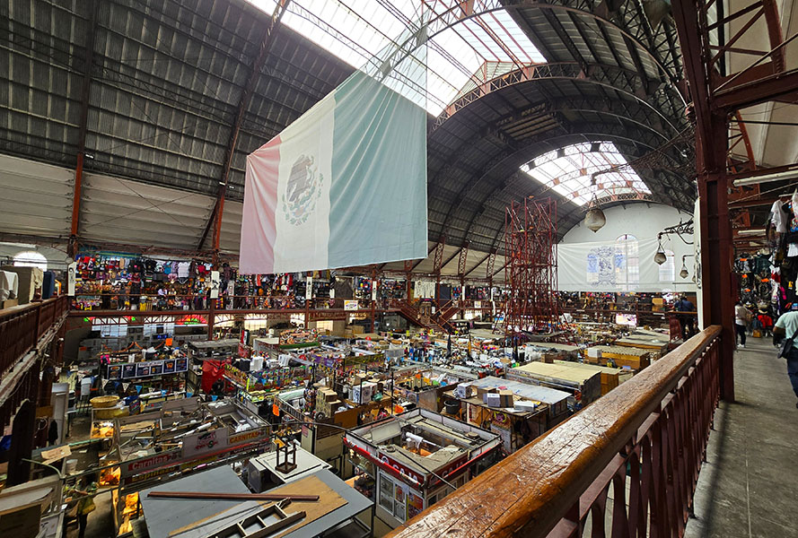 Interior del Mercado Hidalgo visto desde la segunda planta. Uno de los mejores lugares donde comer en Guanajuato bien y barato