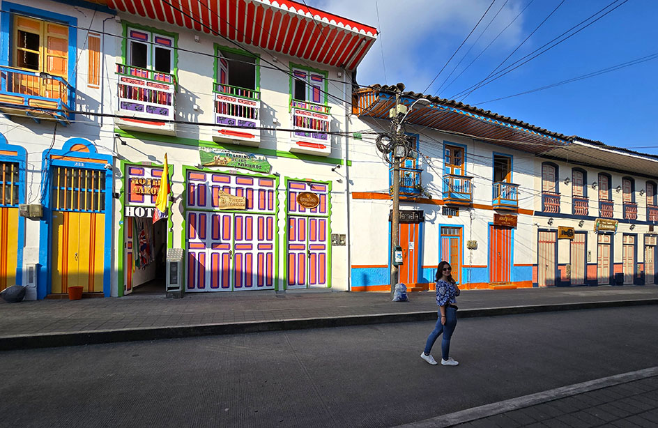 Disfrutando del colorido Eje Cafetero en Filandia - Viajar sola a Colombia 