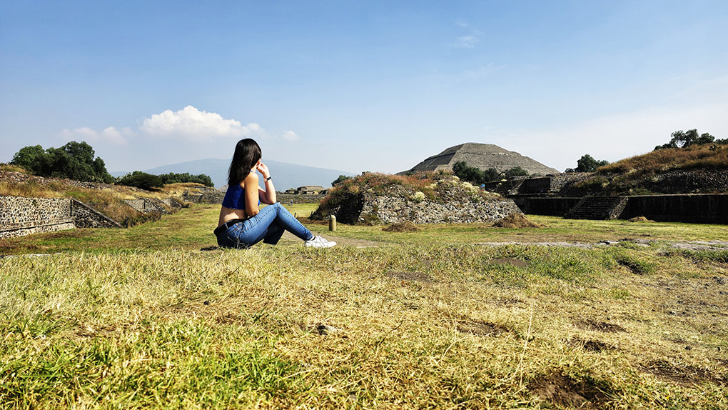 Observando la zona arqueológica de Teotihuacán - Cómo visitar Teotihuacán desde Ciudad de México