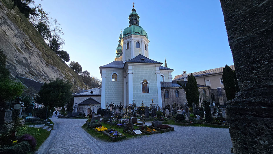 Qué ver en Salzburgo: Abadía de San Pedro (iglesia de san pedro al fondo con el cementerio frente a ella).