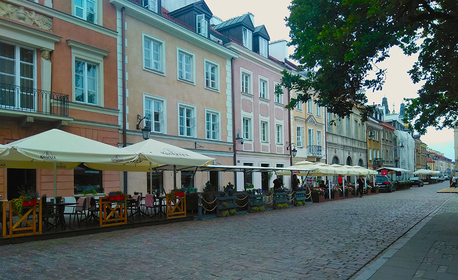 Las coloridas fachadas de Ulica Freta, una de las calles que ver en Varsovia en dos días
