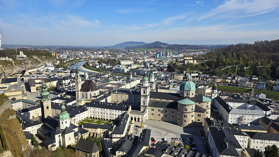 Panorámica de la ciudad de Salzburgo -
Cómo ir desde el aeropuerto de Viena al centro y a otras ciudades