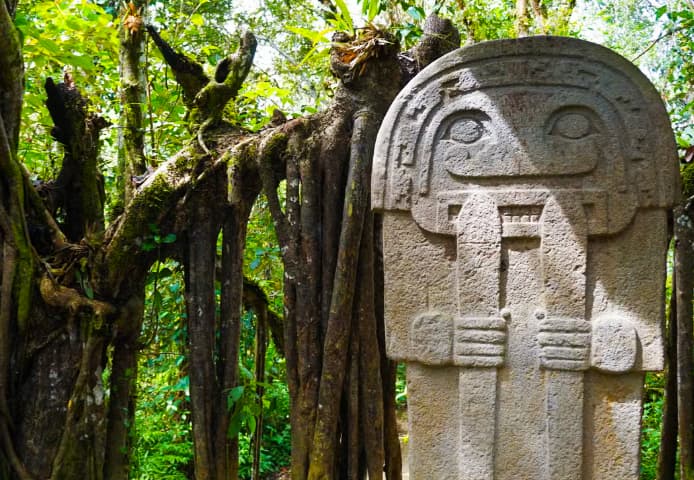 Una de las esculturas del Parque Arqueológico de San Agustín - Qué ver en Neiva