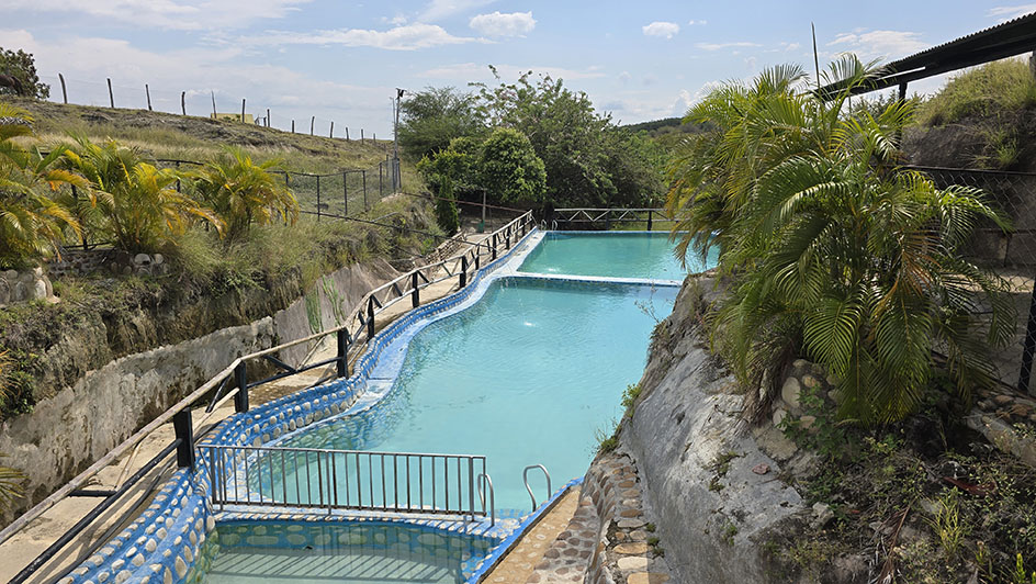 Piscina el Manantial - Cómo visitar el Desierto de la Tatacoa