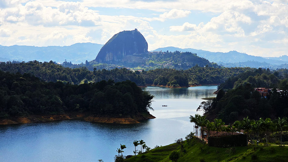 La Piedra del Peñol desde el Mirador San Luís, el mejor mirador que ver en Guatapé