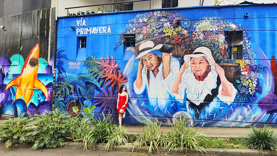 Mural con el Festival de las Flores en El Poblado - Qué ver en Medellín