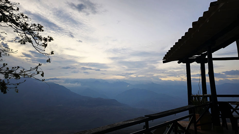 Qué ver en Barichara: Restaurante de madera con vistas a los alrededores de Barichara