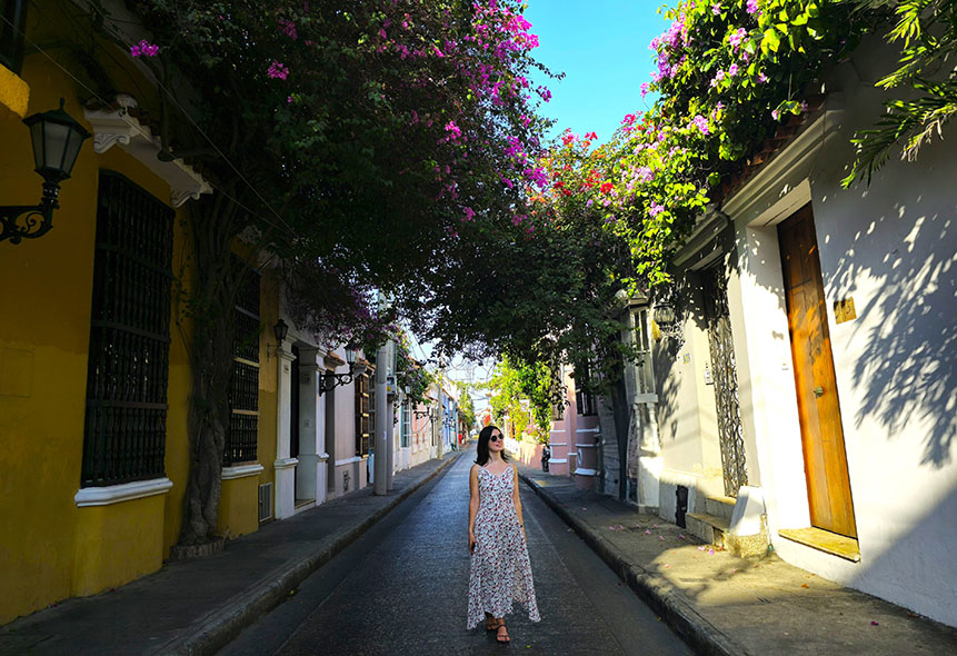 Casas coloniales con buganvillas en San Diego, el mejor barrio donde alojarse en Cartagena de Indias