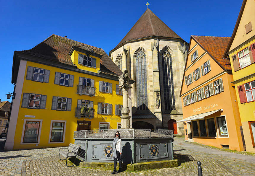 Plaza de Dinkelsbühl frente a la fuente - Baviera y Austria en 9 días ❤️ Ruta romántica