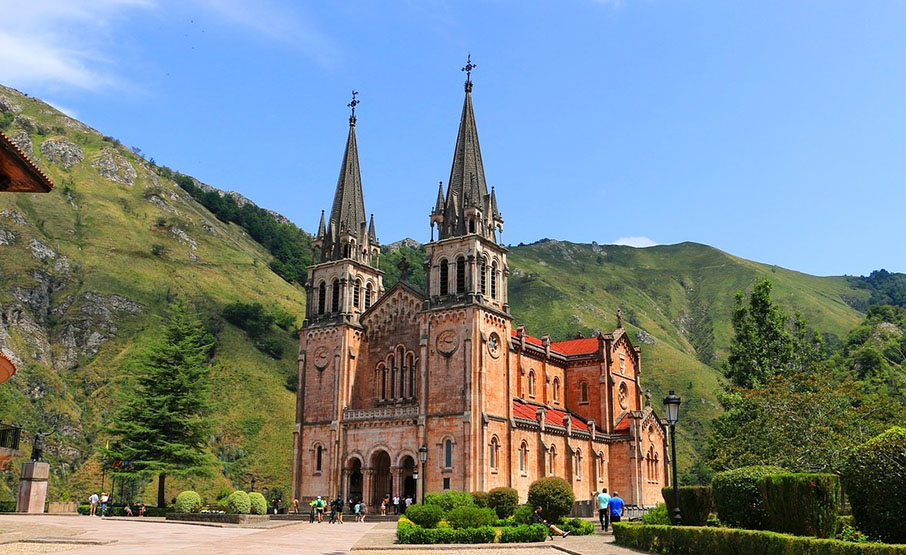 Basílica de Santa María la Real de Covadonga - Qué ver en Cangas de Onís