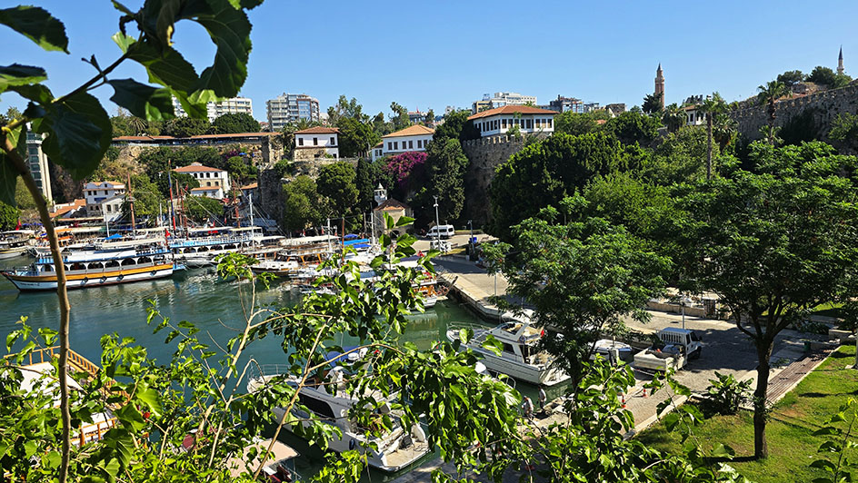 Vistas del puerto de Antalya, la ciudad más importante que ver en la Costa Turquesa