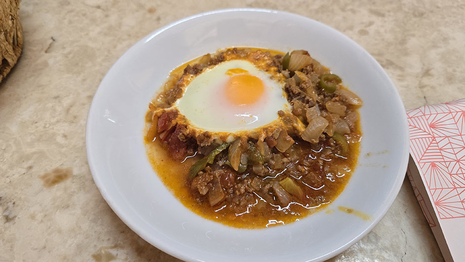 Plato de Menemen en Çelebi Ev Yemekleri - Dónde comer en Estambul