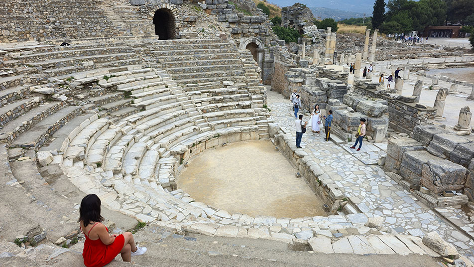 Sentada en el Odeón - Cómo visitar Éfeso