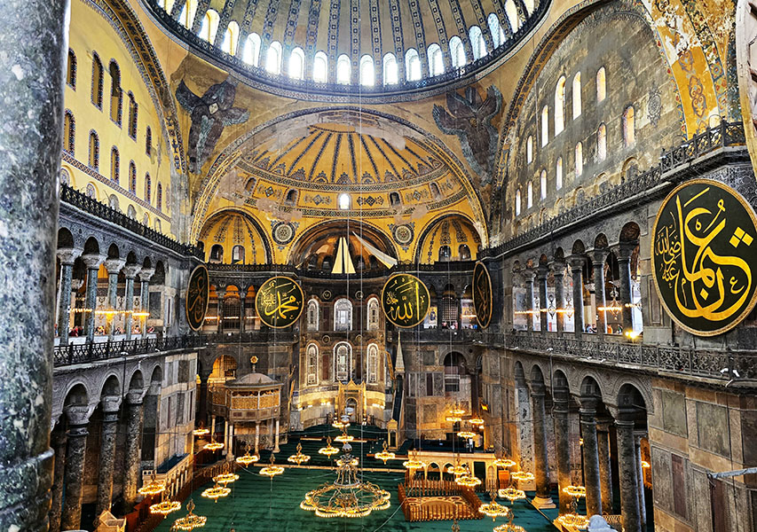 El interior de Santa Sofía en Estambul - Cómo ahorrar en Turquía