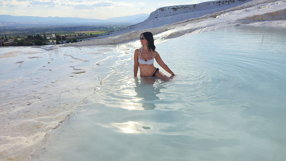 Bañándome en los travertinos en Pamukkale - Ruta por Turquía en 10 días