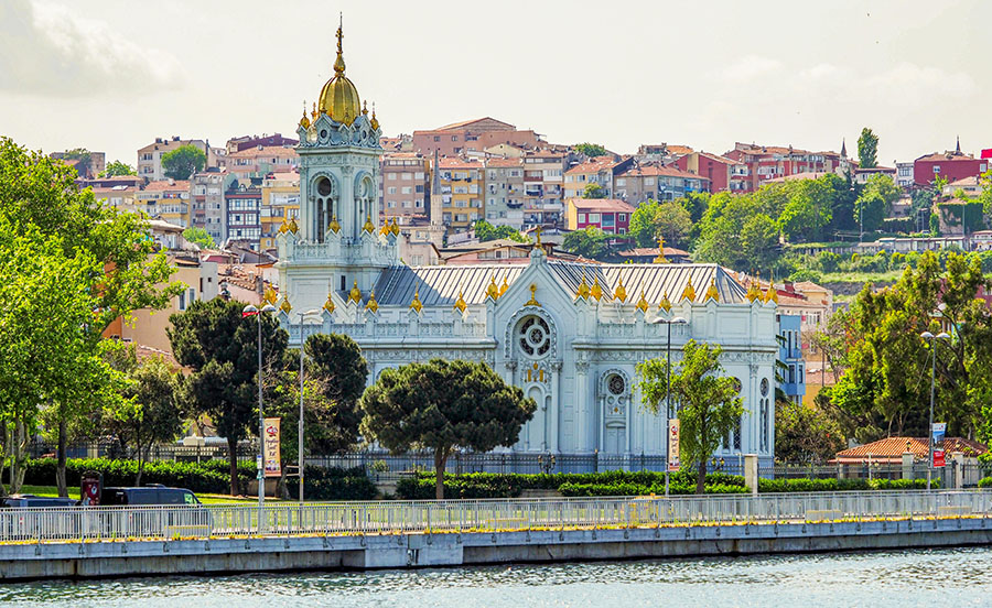 Iglesia de Hierro a orillas del cuerno de oro, una de las mejores cosas que ver en Balat