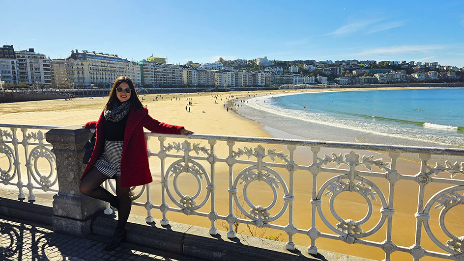 Apoyada frente al mirador de la
Playa de La Concha, la más famosa que ver en San Sebastián (Donostia)