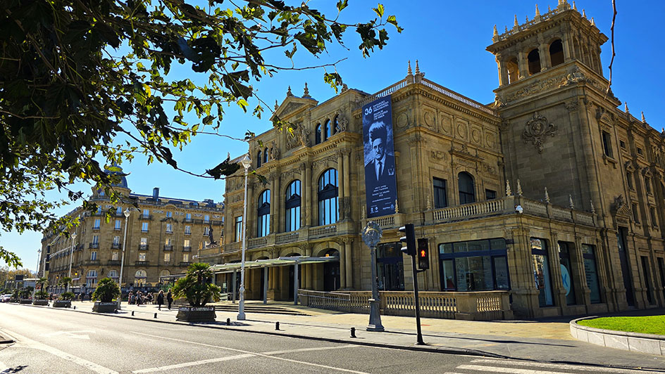 Teatro de Victoria Eugenia, uno de los mejores lugares que ver en San Sebastián (Donostia)