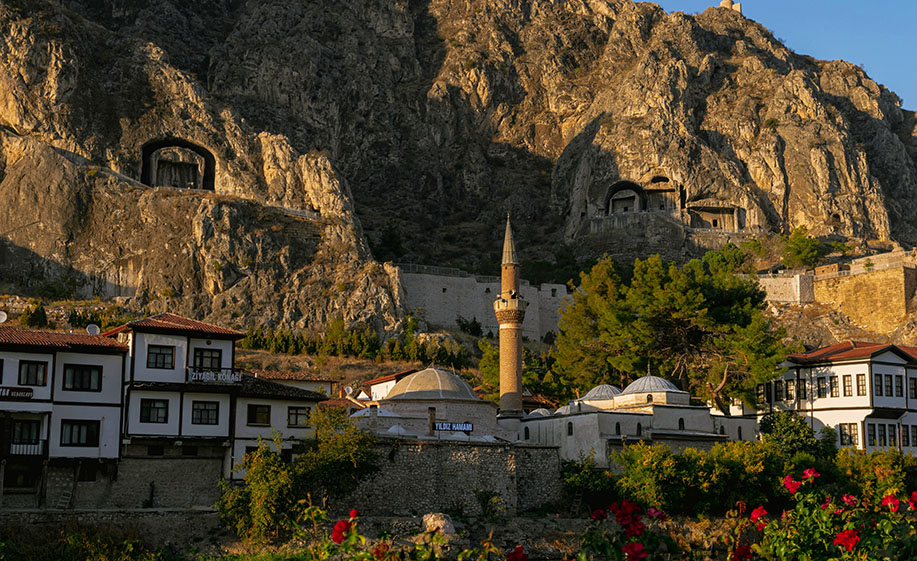 Tumbas en la roca y casas otomanas en Amasya - Qué ver en Turquía