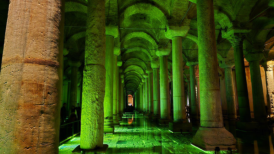 Cisterna Basílica con iluminación verde - Torre Gálata - Los mejores tours en Estambul