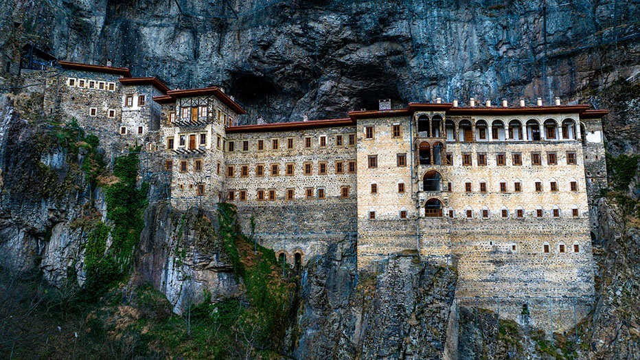 El impresionante Monasterio de Sumela incrustado en la roca, de lo mejor que ver en Turquía