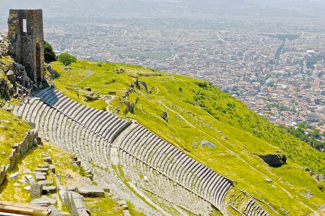 Teatro empinado de Pérgamo con vistas a la ciudad de Bergama - Qué ver en Turquía