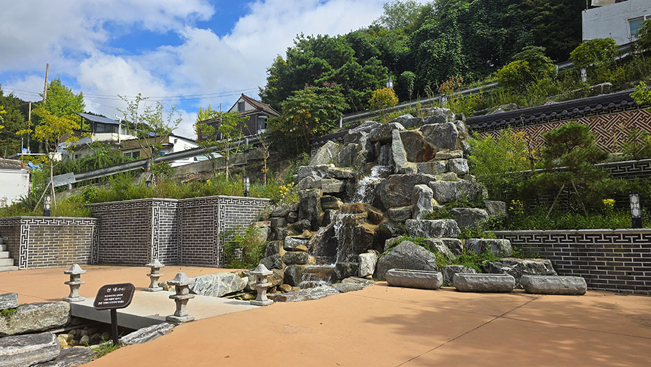 Cascada en la 
Plaza Ssangsaem - Qué ver en Jeonju